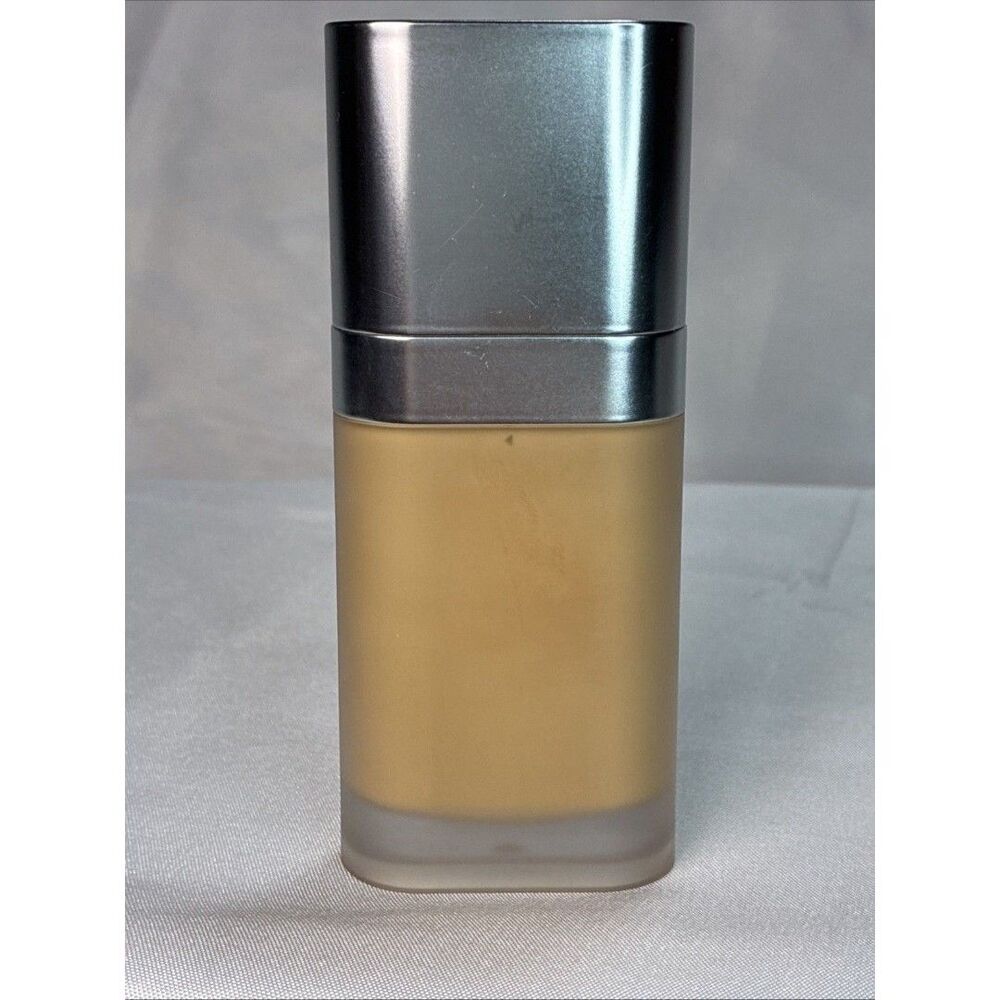 R.E.M Beauty Sweetener Foundation Shade Med 6G NWOB 1 fl Oz